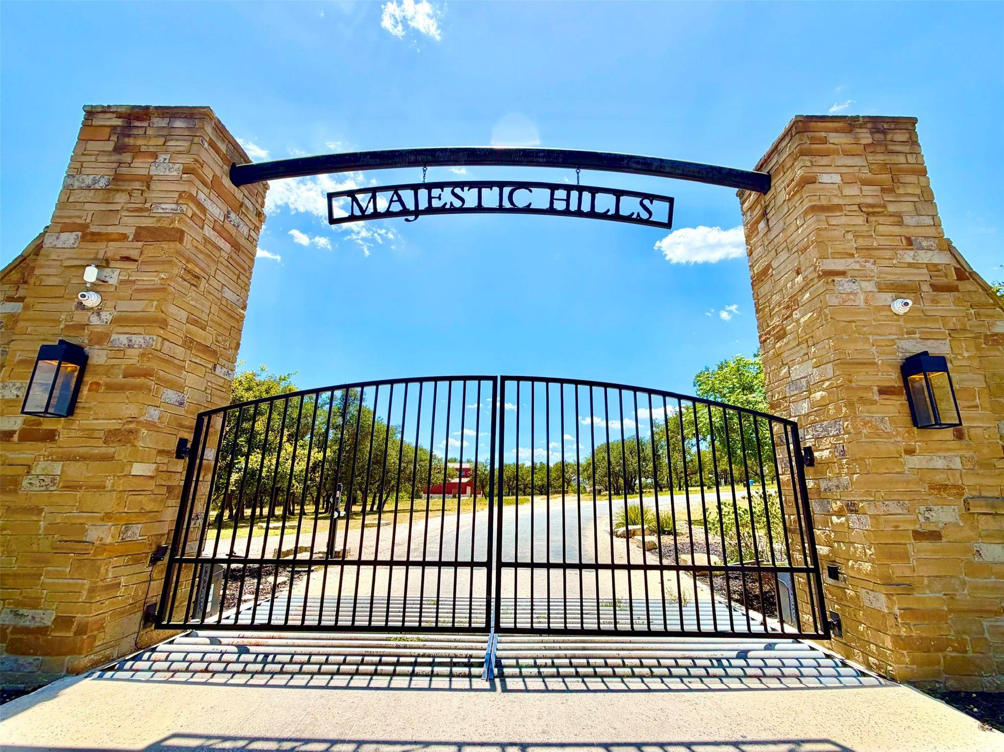 523 Big Sky CT, Blanco, TX 78606