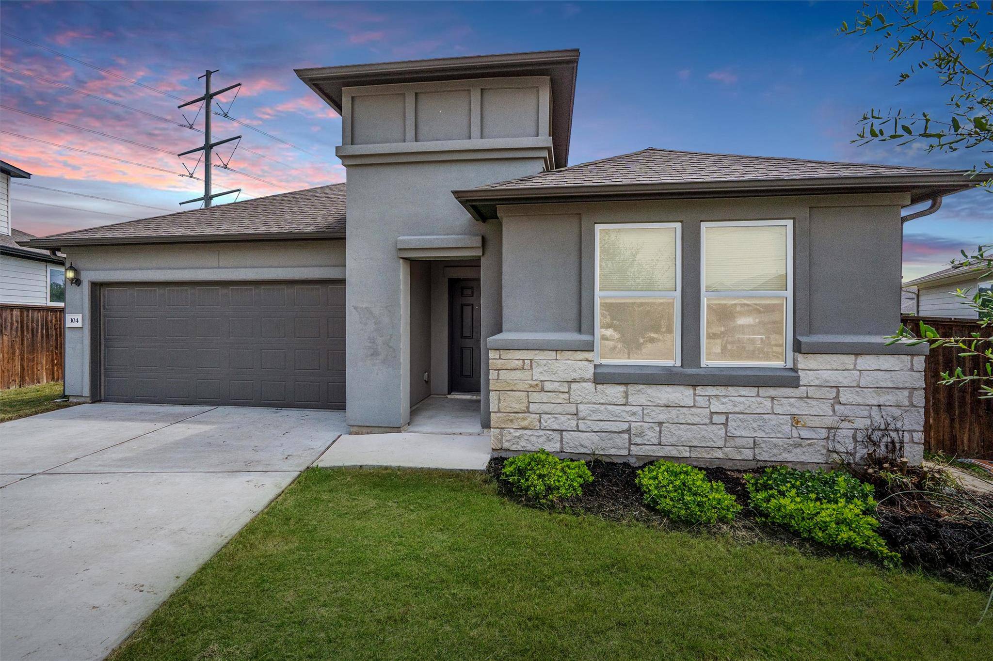 104 Stinchcomb RD, Hutto, TX 78634