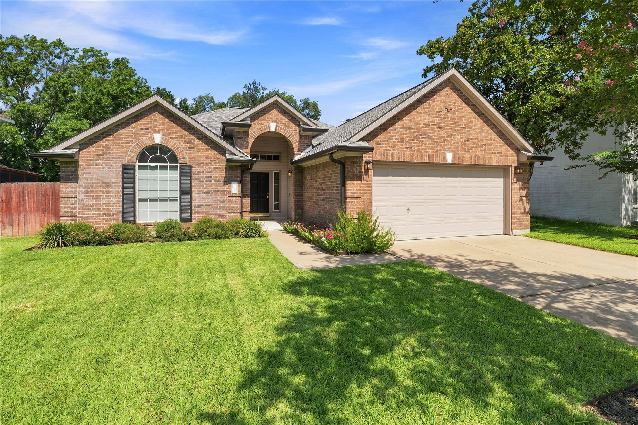 2307 Loquat LN, Round Rock, TX 78664