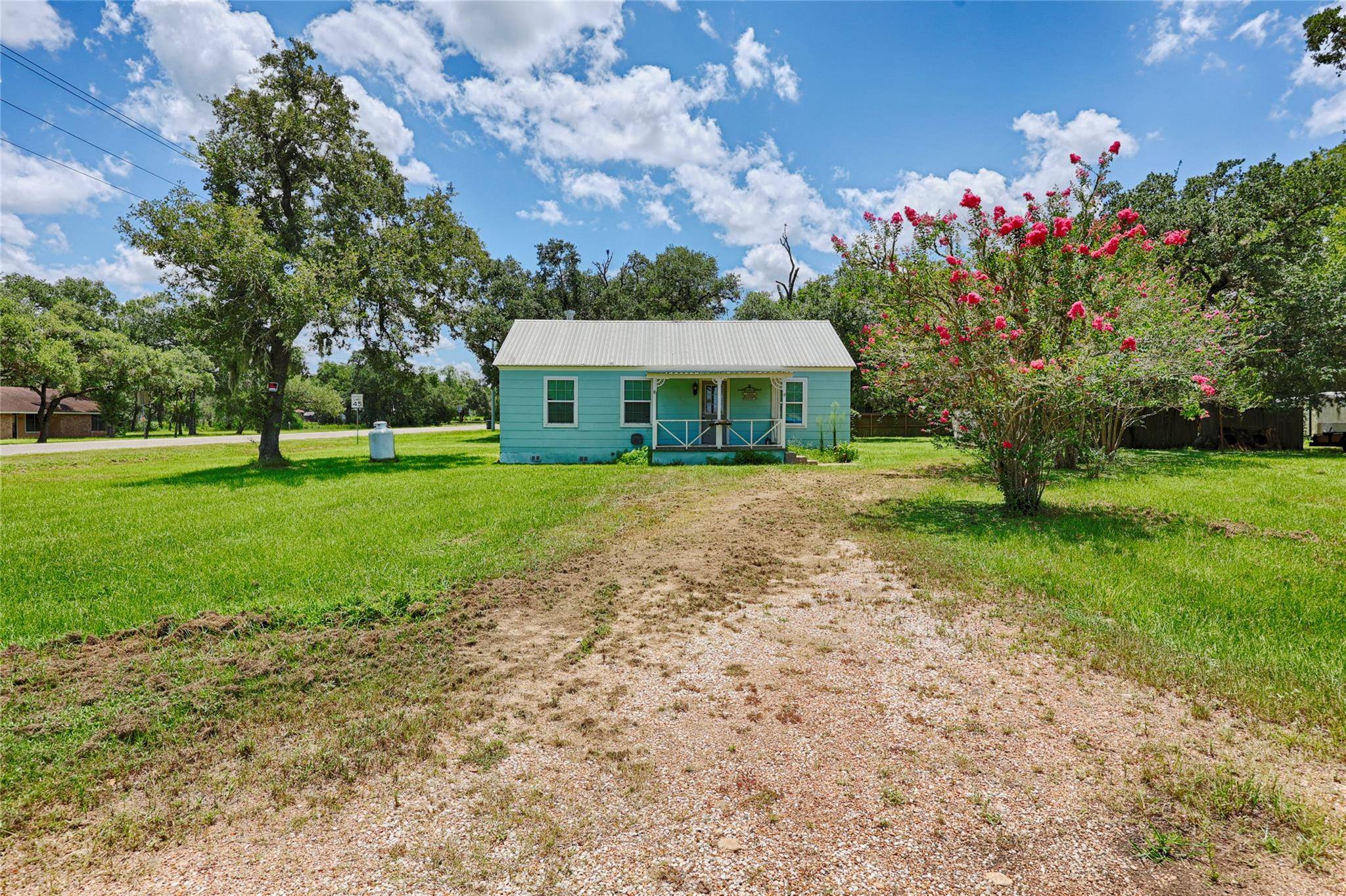 5810 Avenue E, Sheridan, TX 77475