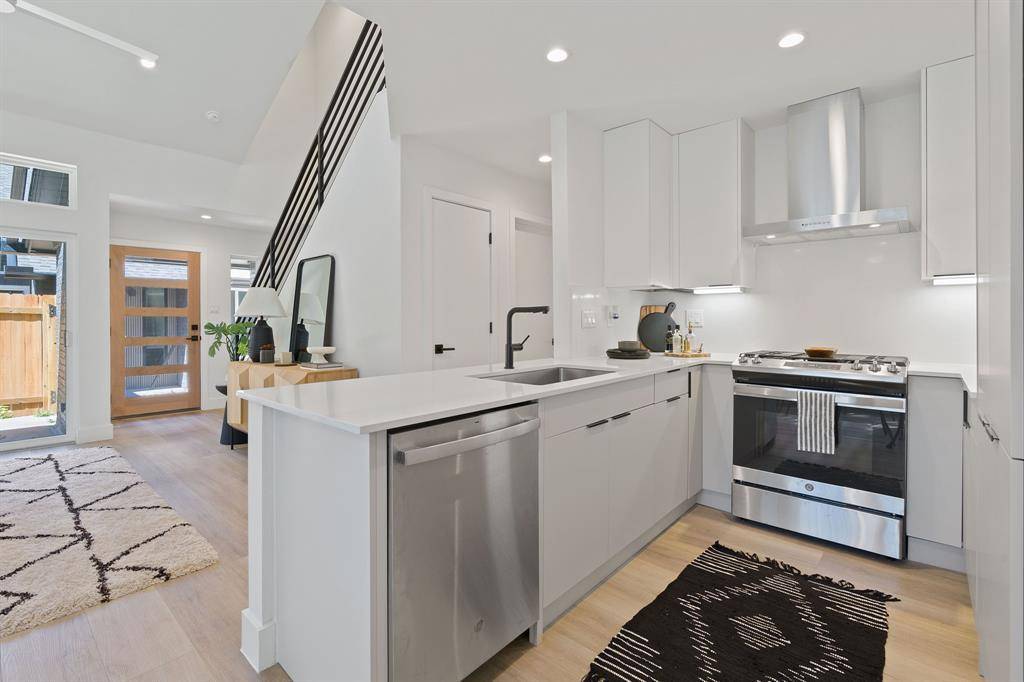 1900 Albury CV #D, Austin, TX 78758
