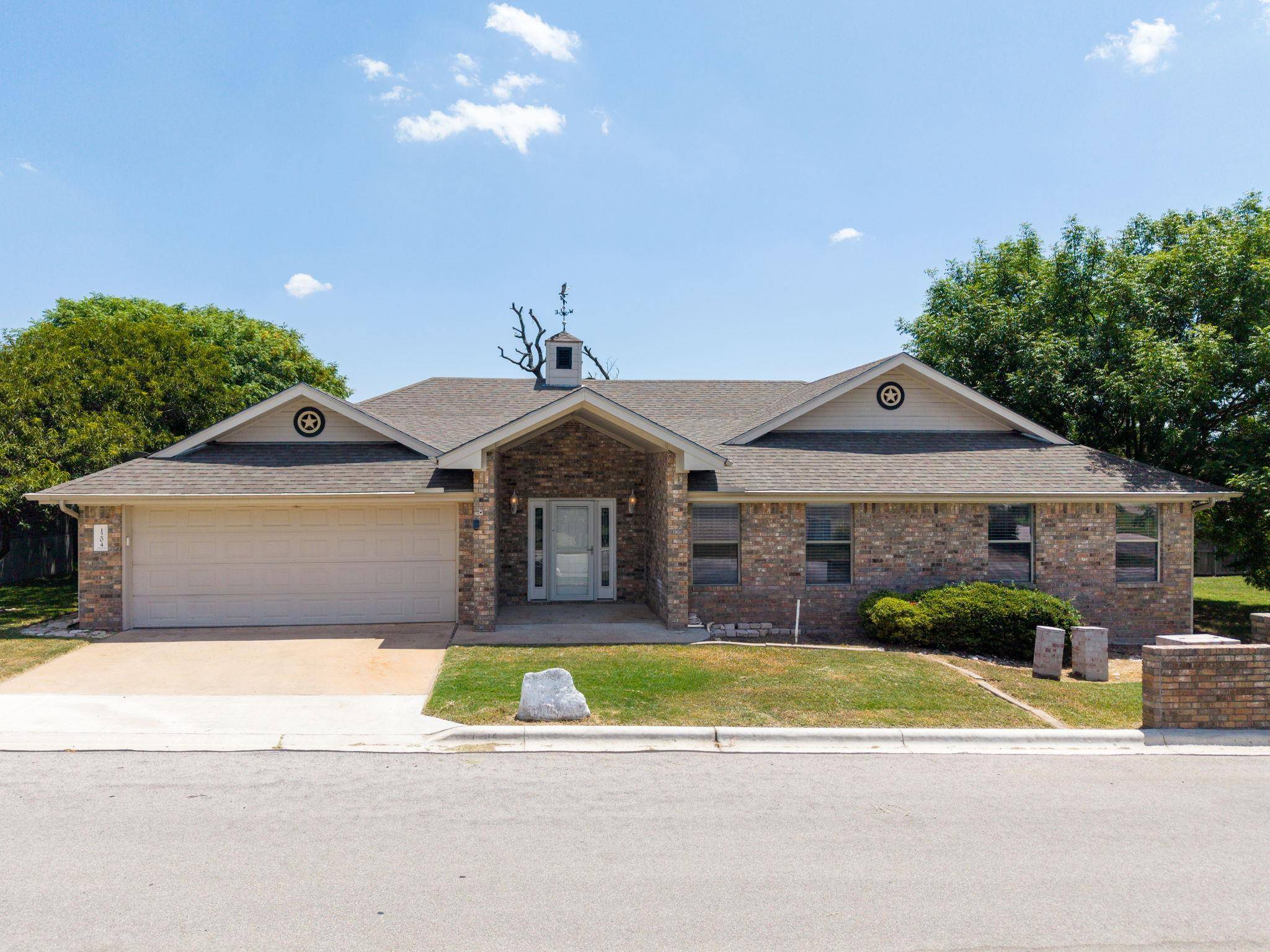 1204 Applewood DR E, Burnet, TX 78611