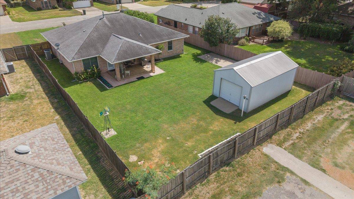 805 Craddock CT, Smithville, TX 78957