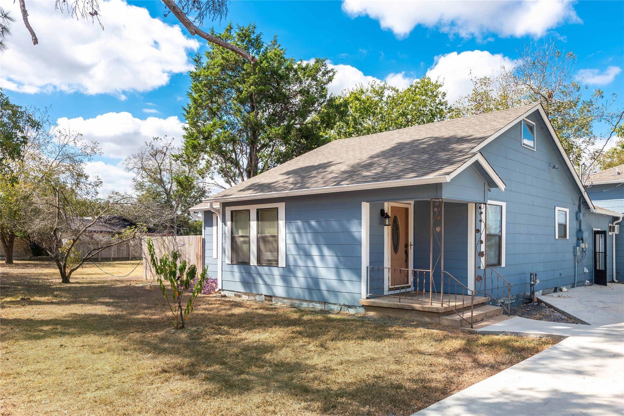 406 Lexington RD #1, Elgin, TX 78621