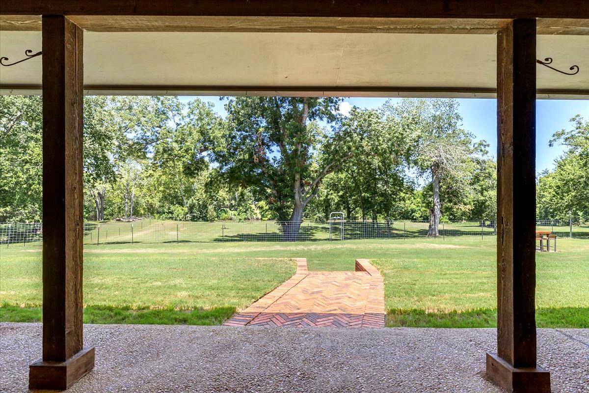 154 Shoreline DR, Bastrop, TX 78602