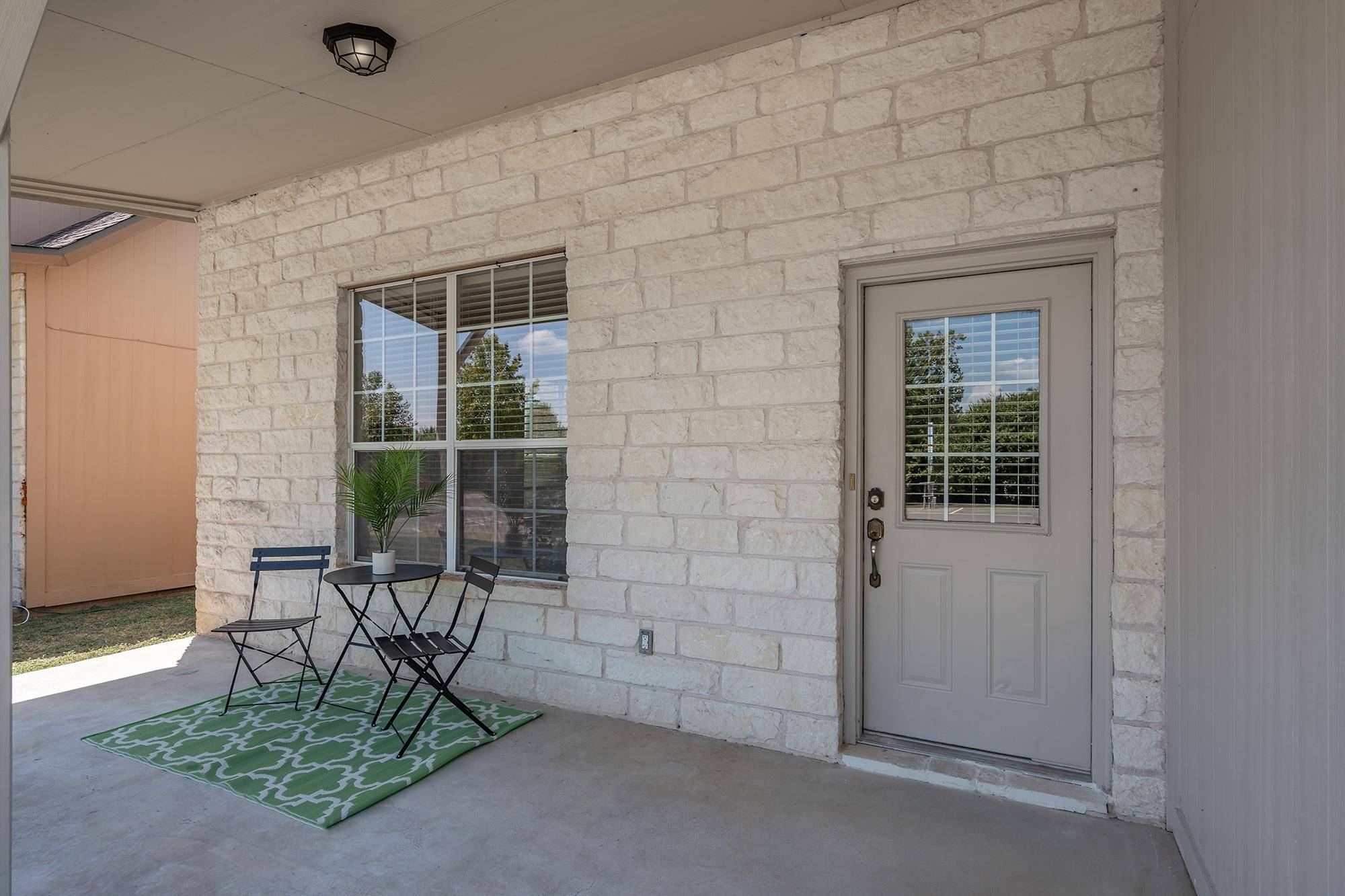 200 Sandstone DR #E/F, Jarrell, TX 76537