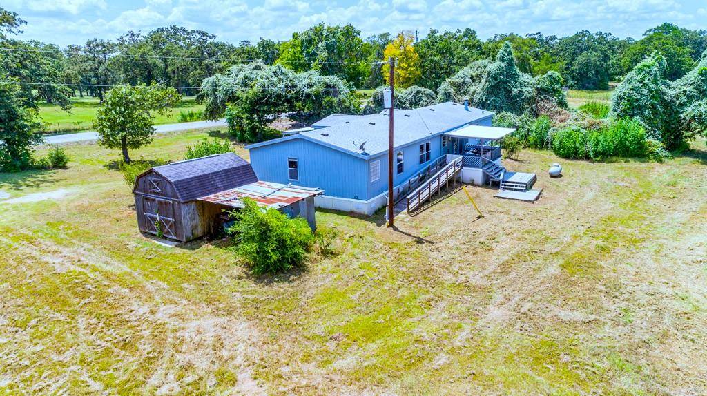 166 Rosanky Cattle Company RD, Smithville, TX 78957