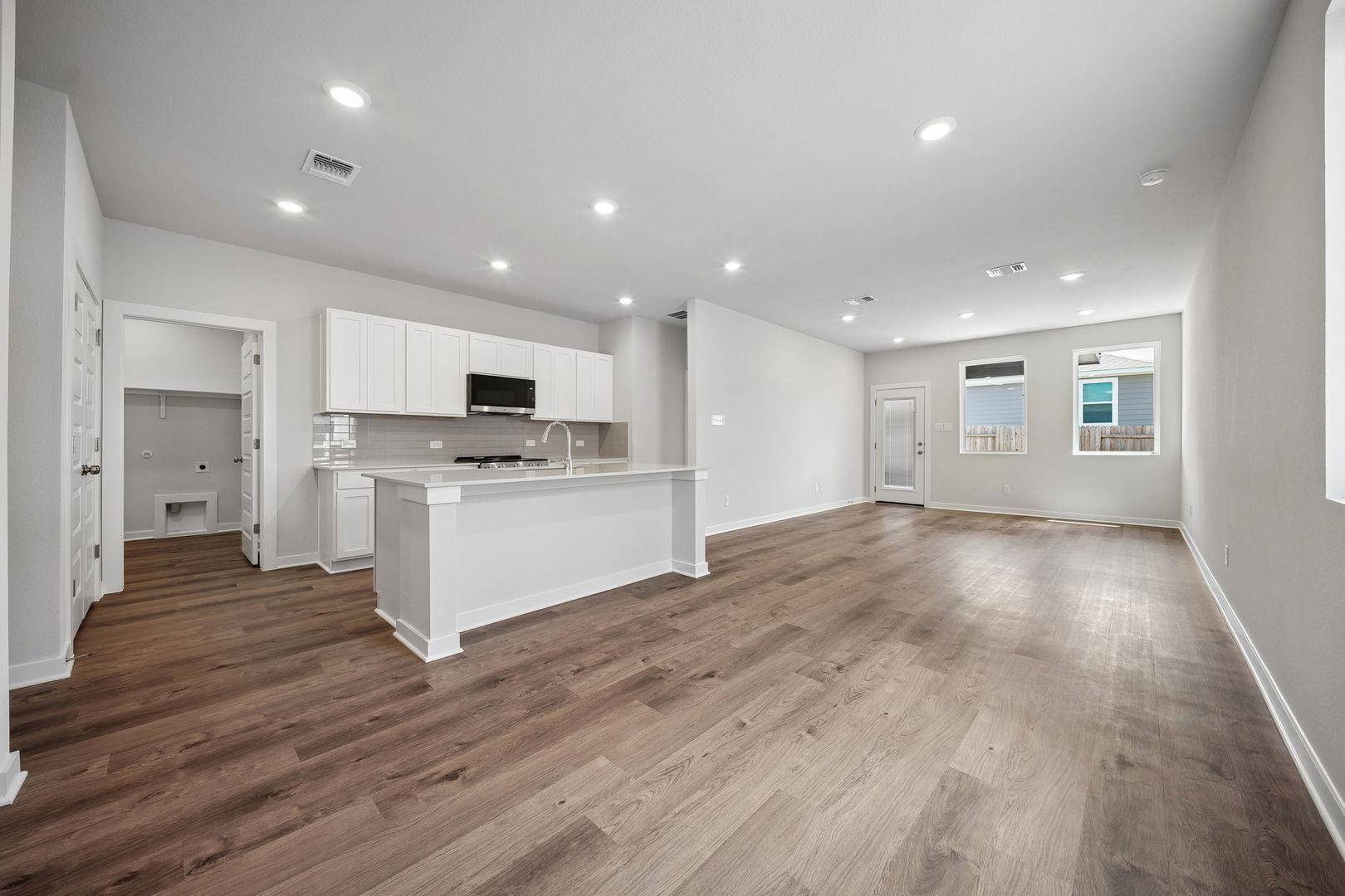156 Hornet ST, Elgin, TX 78621