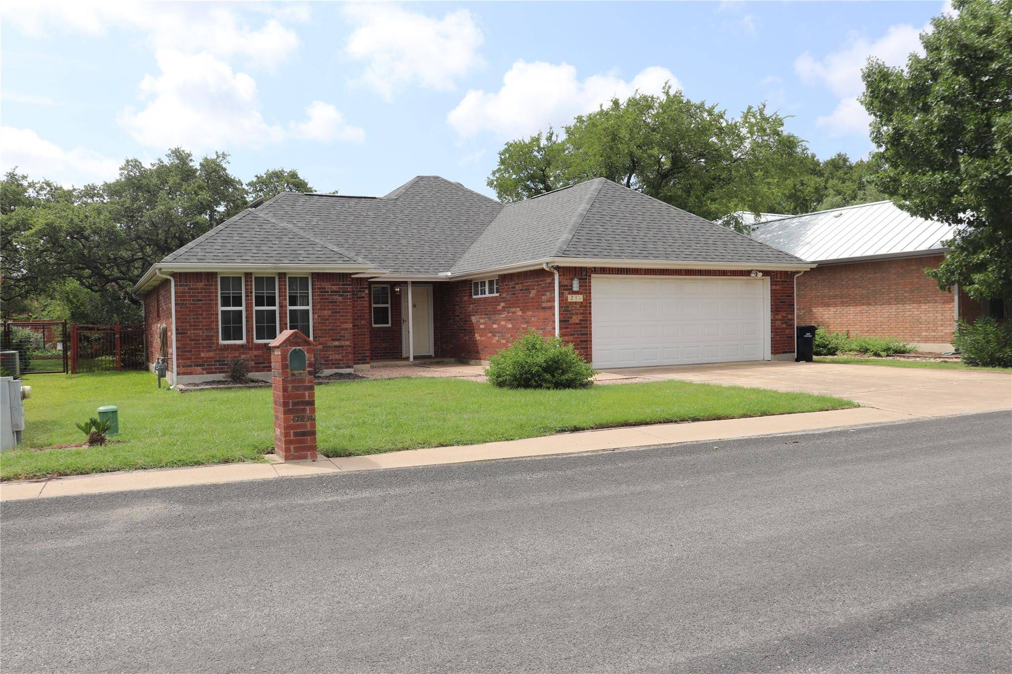 211 Fox XING, Burnet, TX 78611