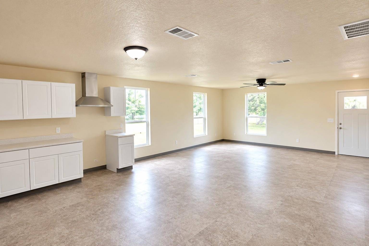 245 Cross Lake DR, Pleasanton, TX 78064
