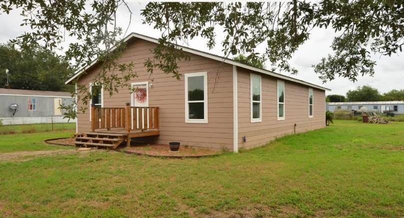 245 Cross Lake DR, Pleasanton, TX 78064