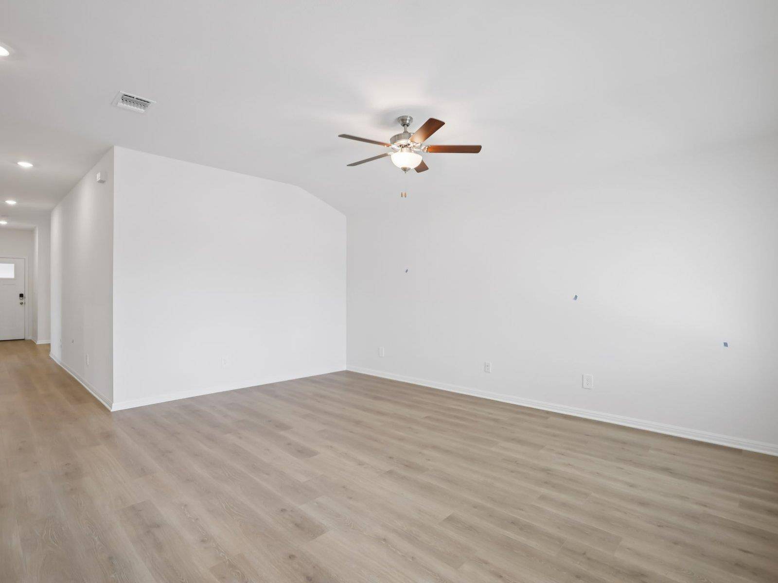801 Universal DR, Hutto, TX 78634
