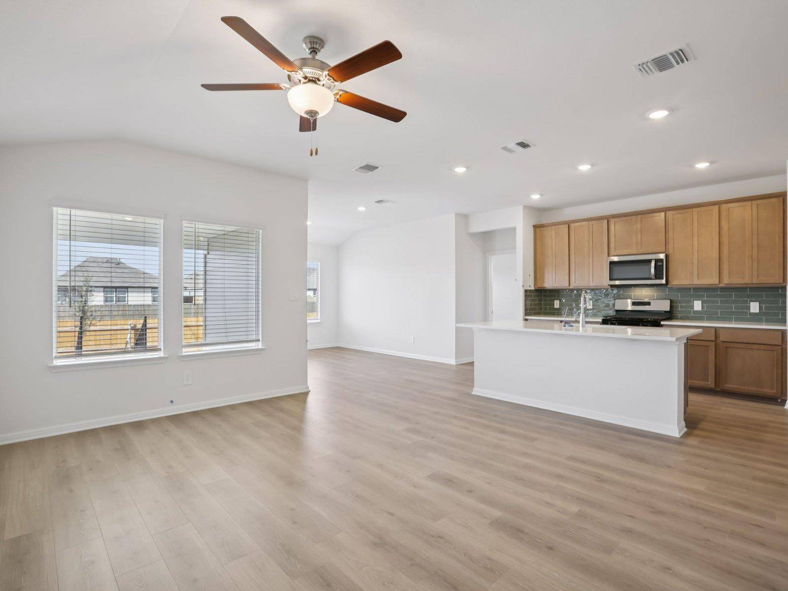 801 Universal DR, Hutto, TX 78634