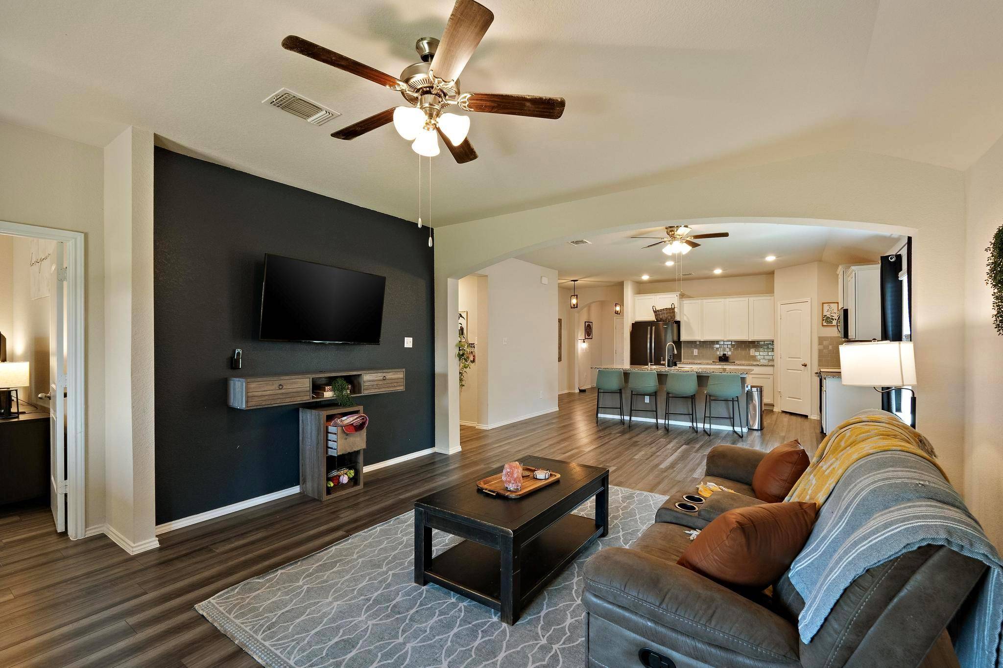 112 Pivot DR, Taylor, TX 76574