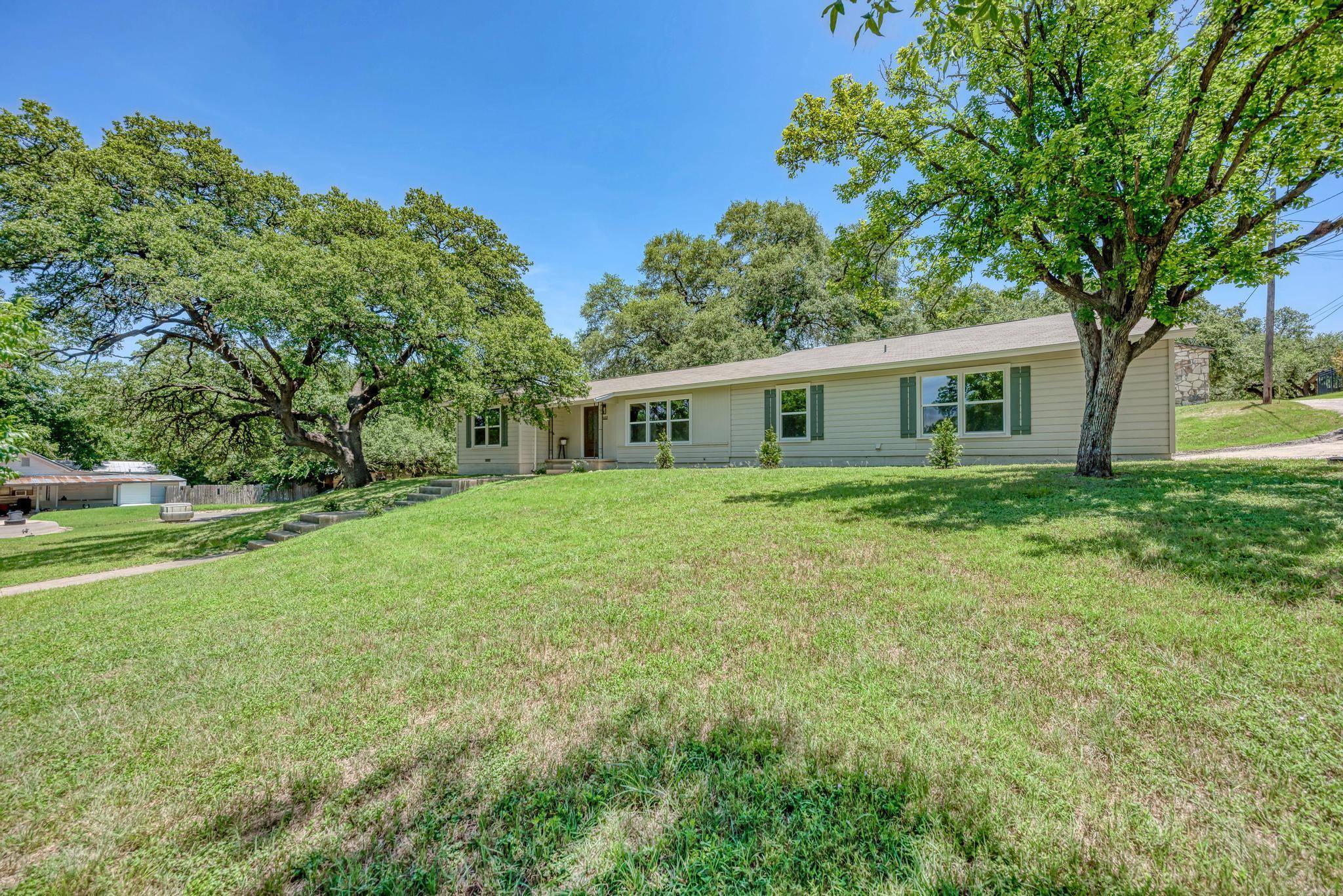 502 W Avenue A, Lampasas, TX 76550