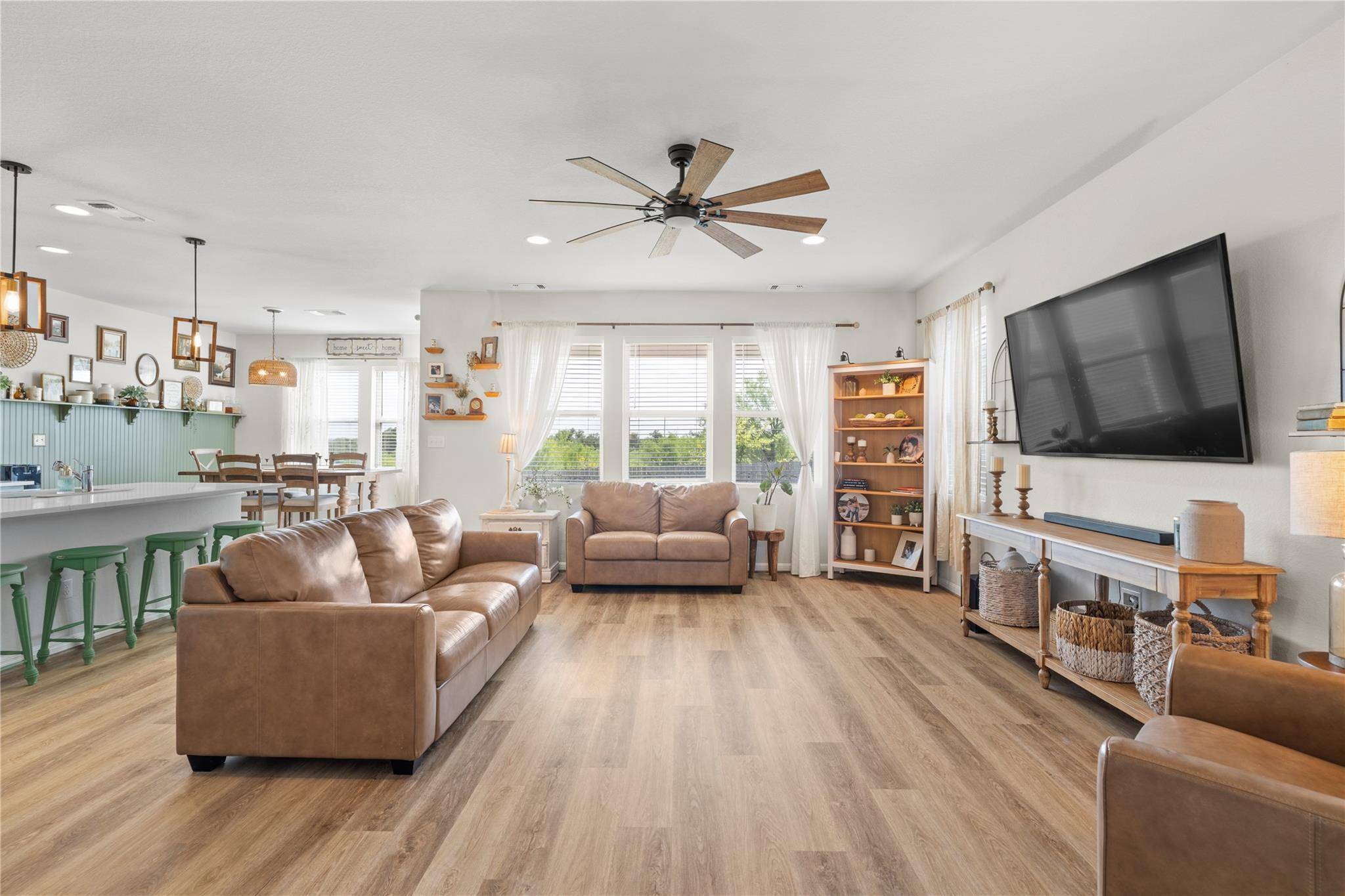 300 Fluttermill LOOP, Liberty Hill, TX 78642