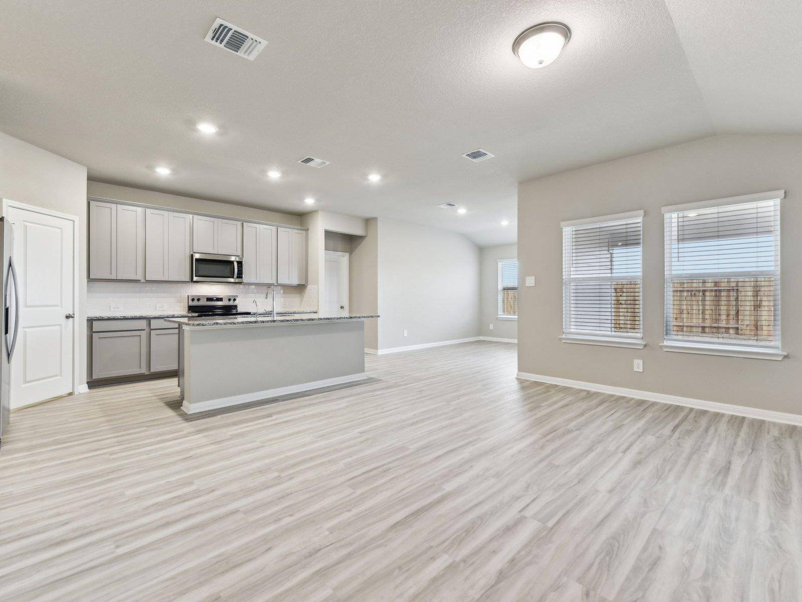 129 Sleep HOLW, Jarrell, TX 76537
