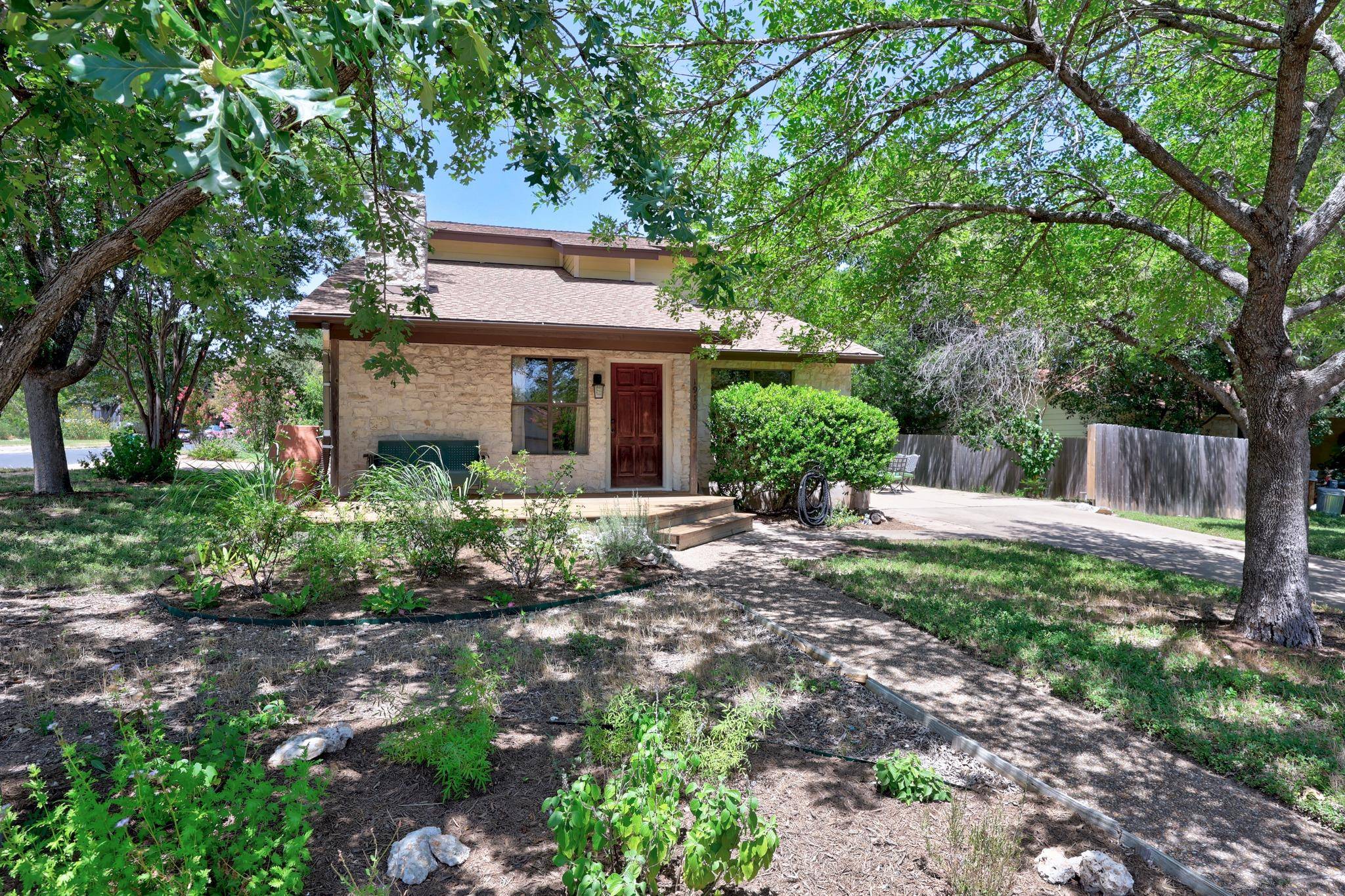 1910 Mirabeau ST, Austin, TX 78727
