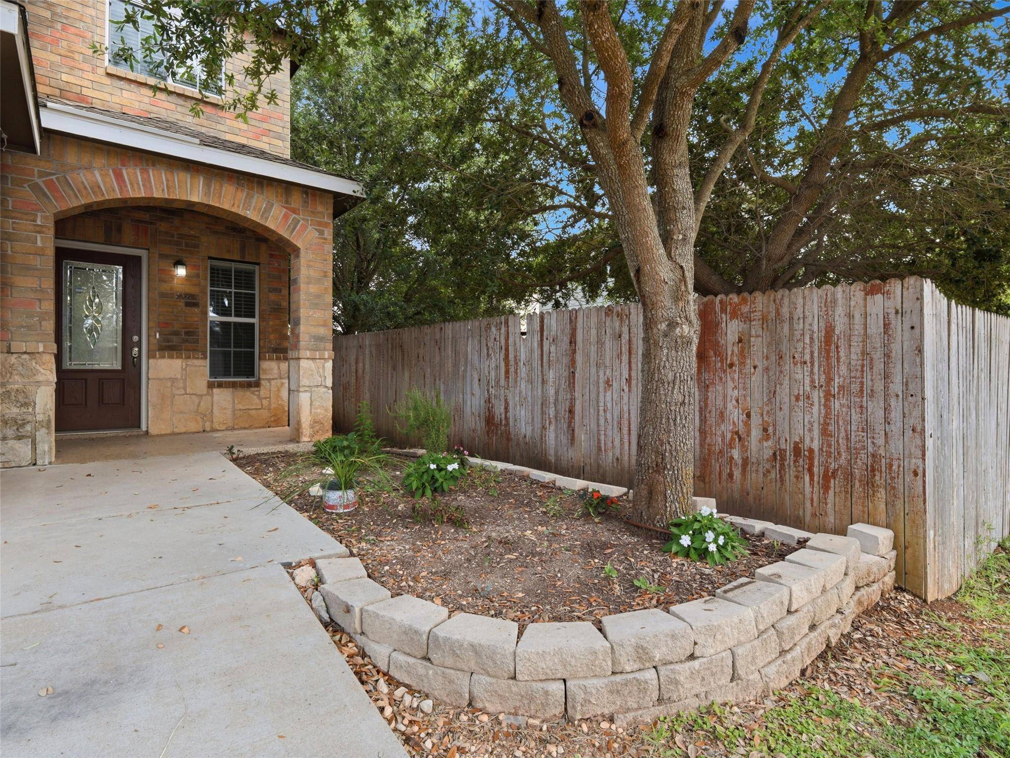 414 Walnut CRST, Selma, TX 78154