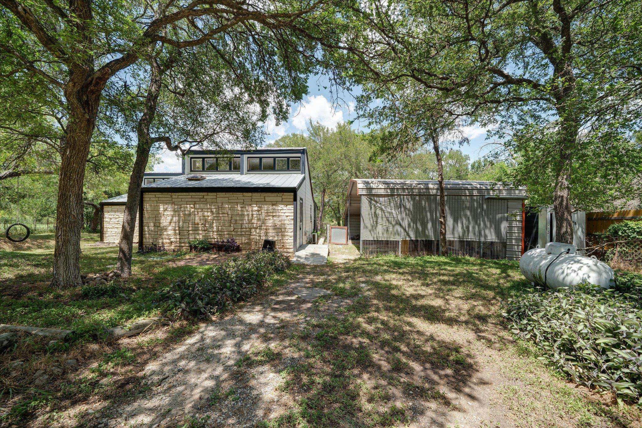150 Lakeview DR, Del Valle, TX 78617