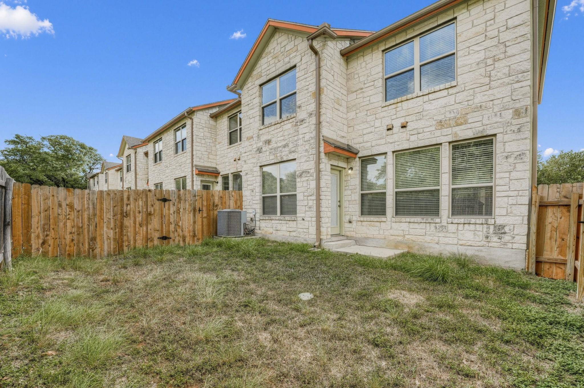 2410 Great Oaks DR #401, Round Rock, TX 78681