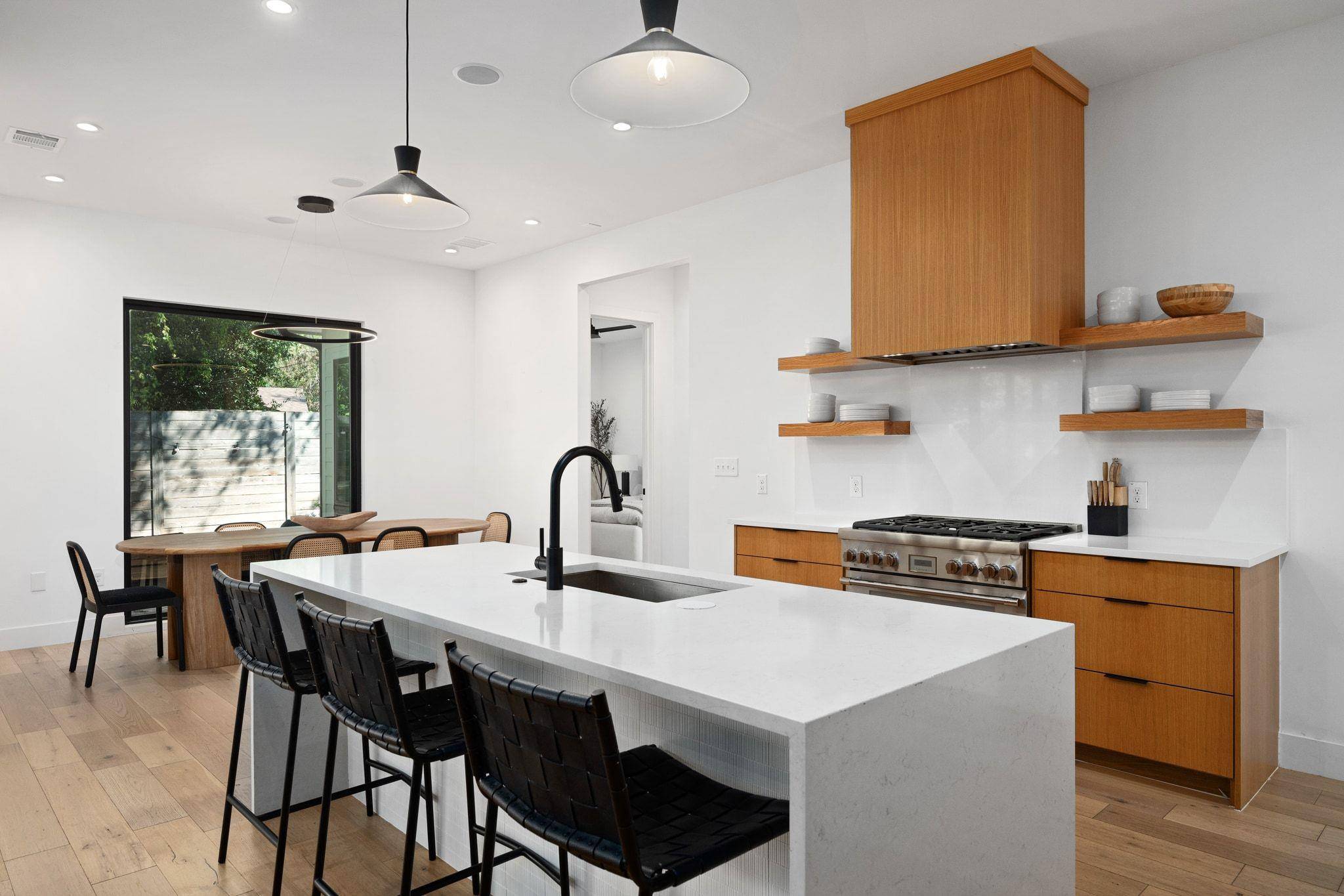 1004 Audrey CT, Austin, TX 78704