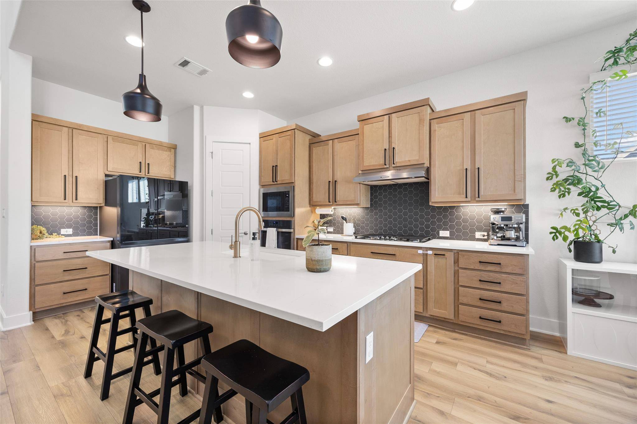 531 Great Lawn BND, Liberty Hill, TX 78642