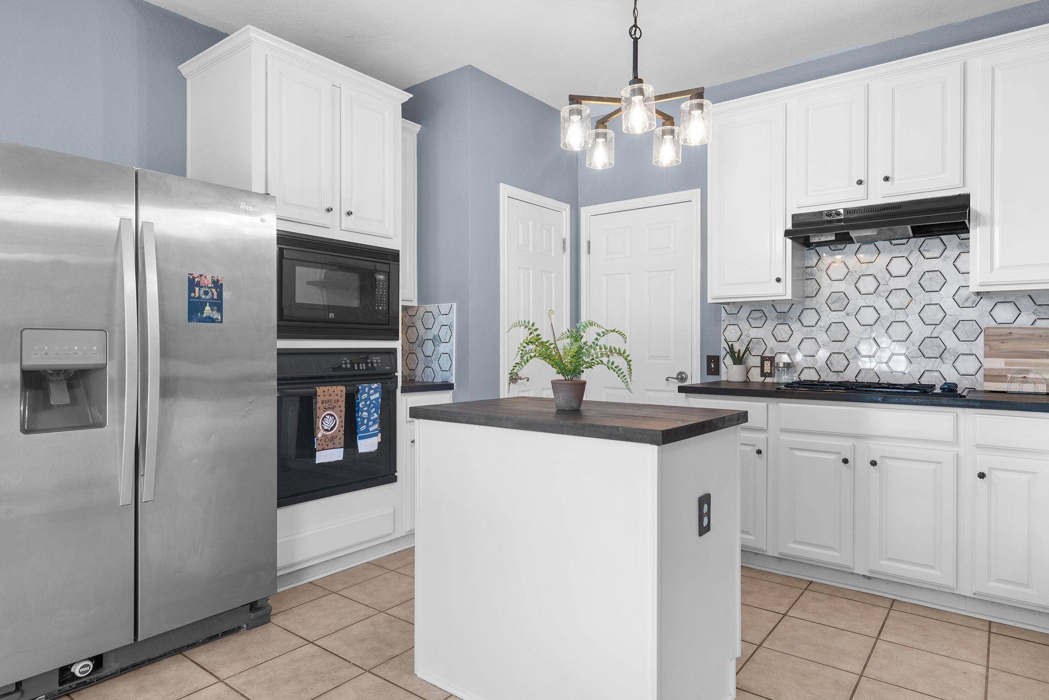 2128 Faldo LN, Round Rock, TX 78664