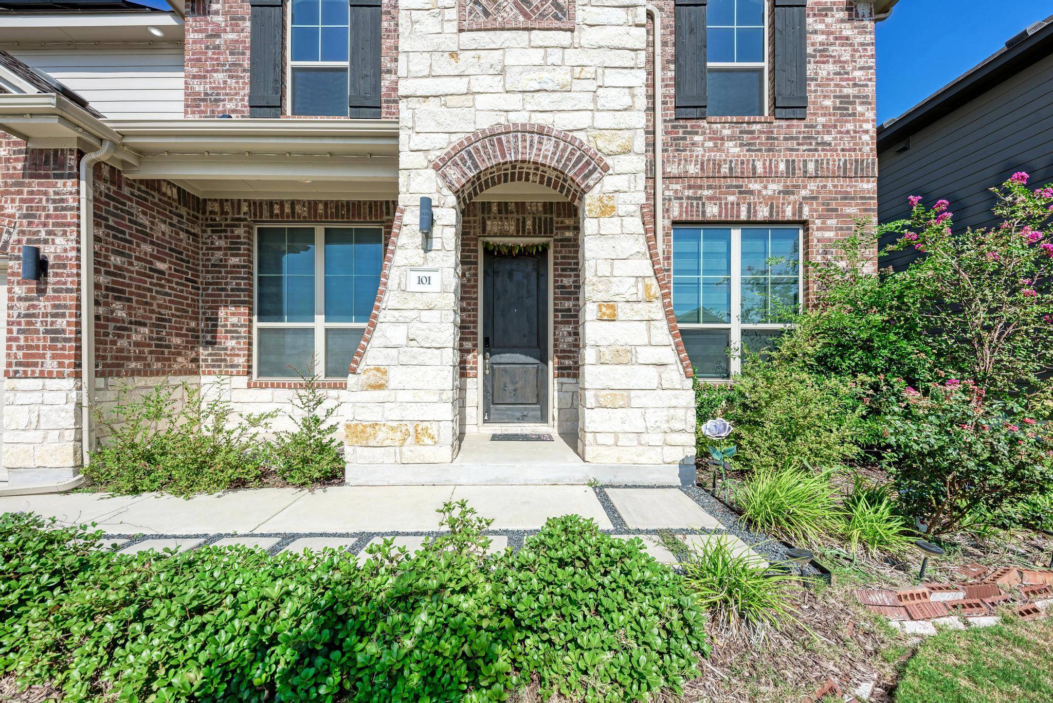 101 Caponi Fish LN, Hutto, TX 78634