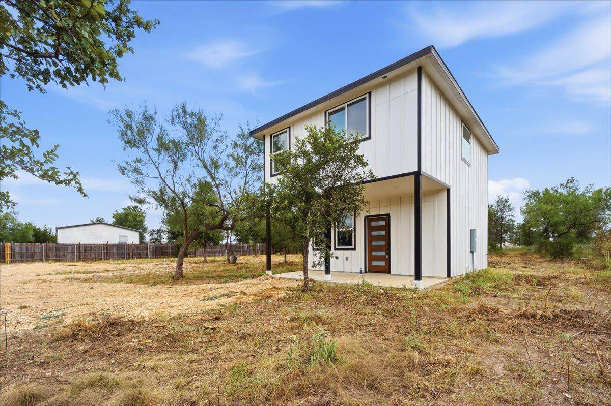 140 Lobo LN, Cedar Creek, TX 78612