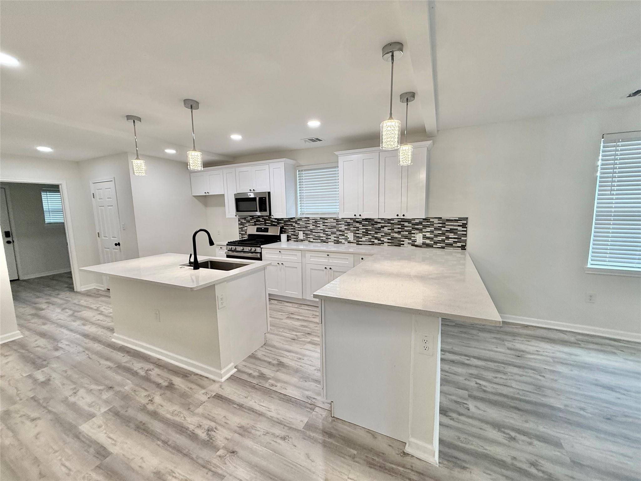 1401 W 7th ST, Taylor, TX 76574