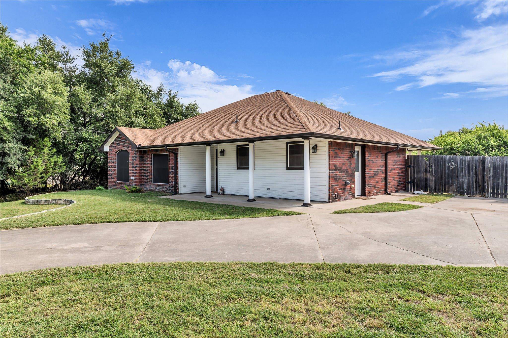 7 Market LOOP, Morgan's Point Resort, TX 76513