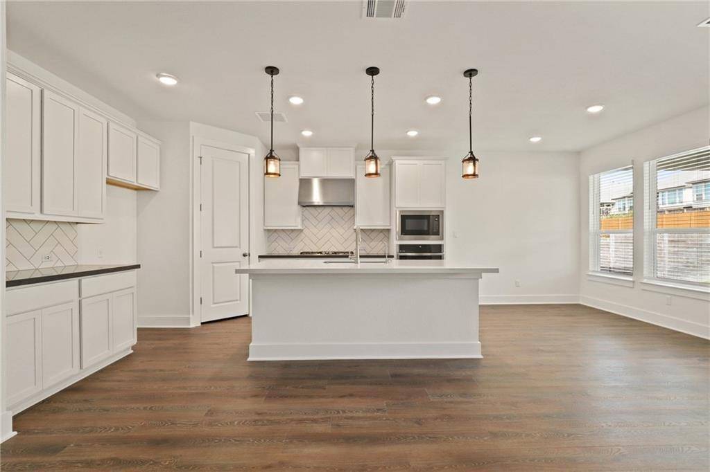 1821 Donetto DR, Leander, TX 78641