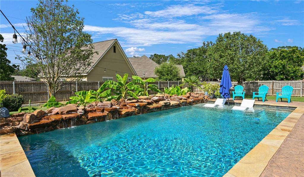 1108 Honeysuckle LN, Caldwell, TX 77836