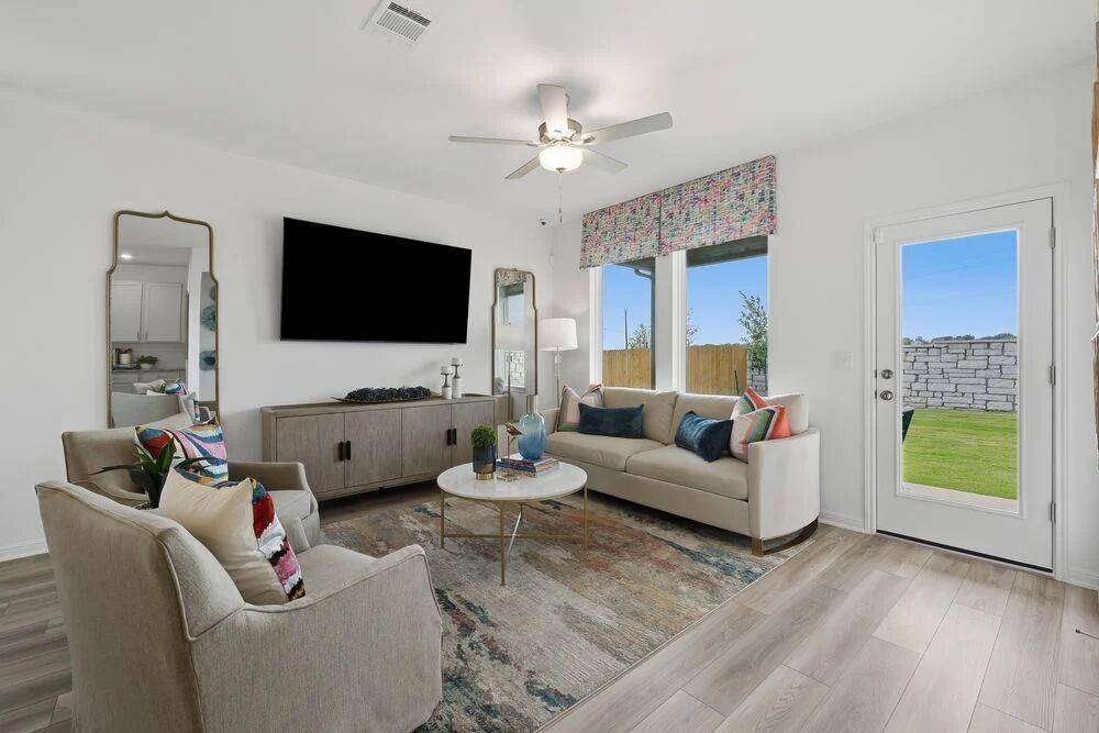 5901 Taunte DR, Del Valle, TX 78617