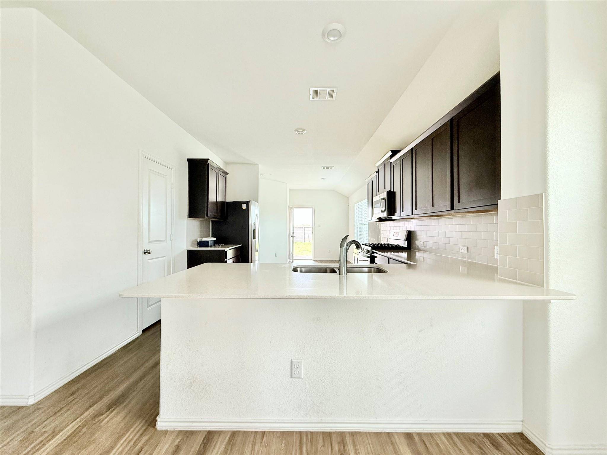 140 Canley LOOP, Hutto, TX 78634