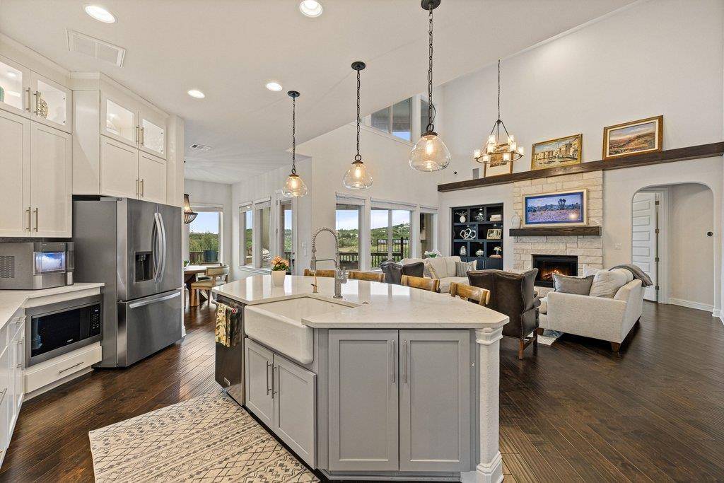 215 Lodestone LN, Austin, TX 78738