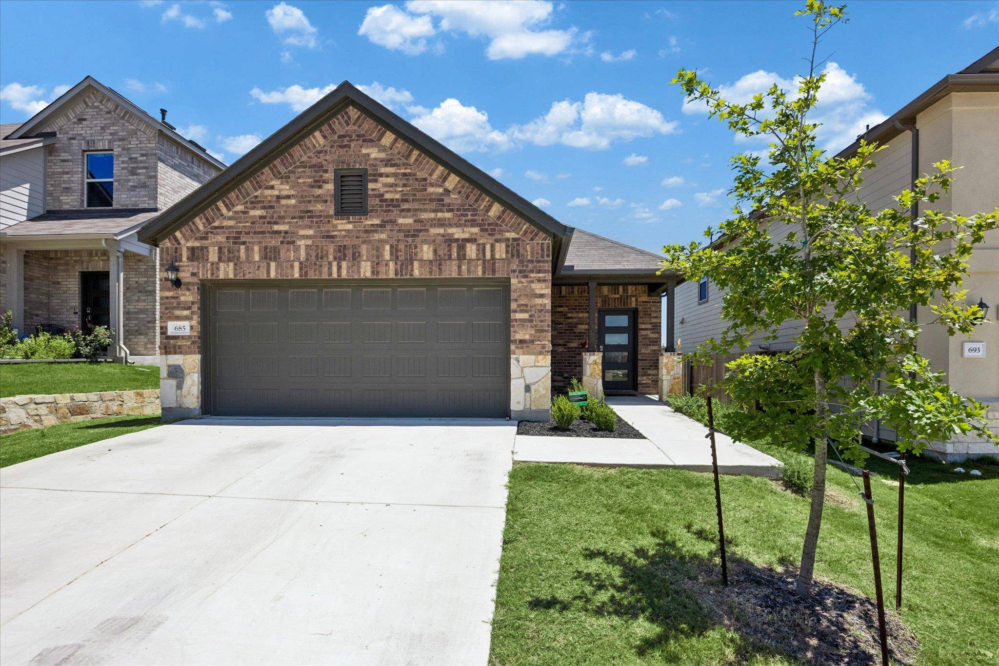 685 Papaya DR, Buda, TX 78610