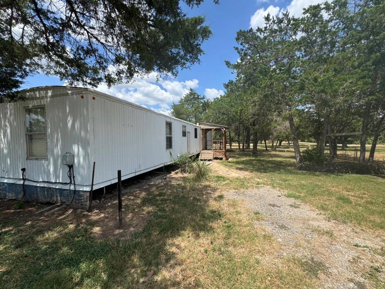 301 Whitetail LN, Dale, TX 78616