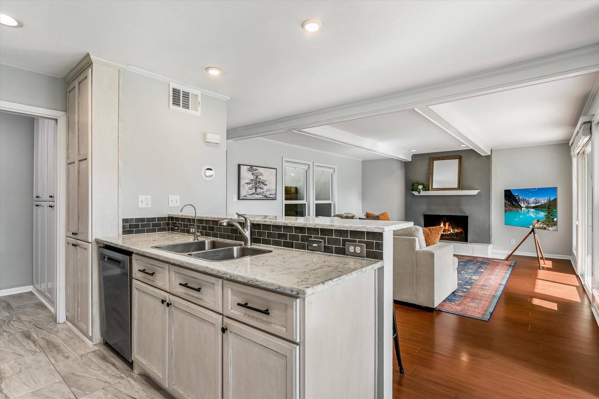 100 Lido CIR #G1, Lakeway, TX 78734
