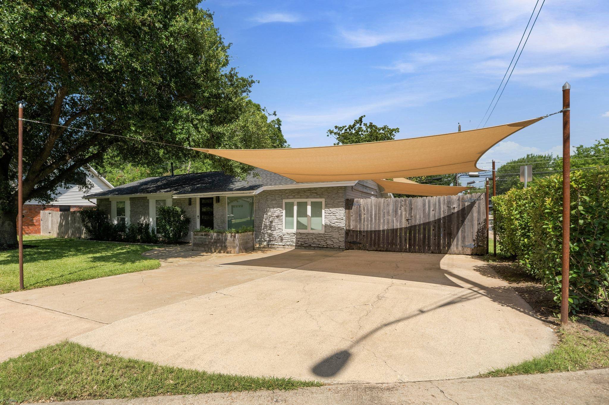 6706 Isabelle DR, Austin, TX 78752