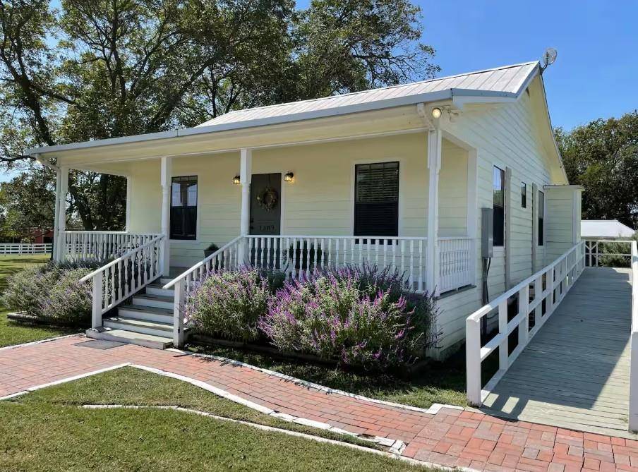 1281 Post Oak Point RD, New Ulm, TX 78950