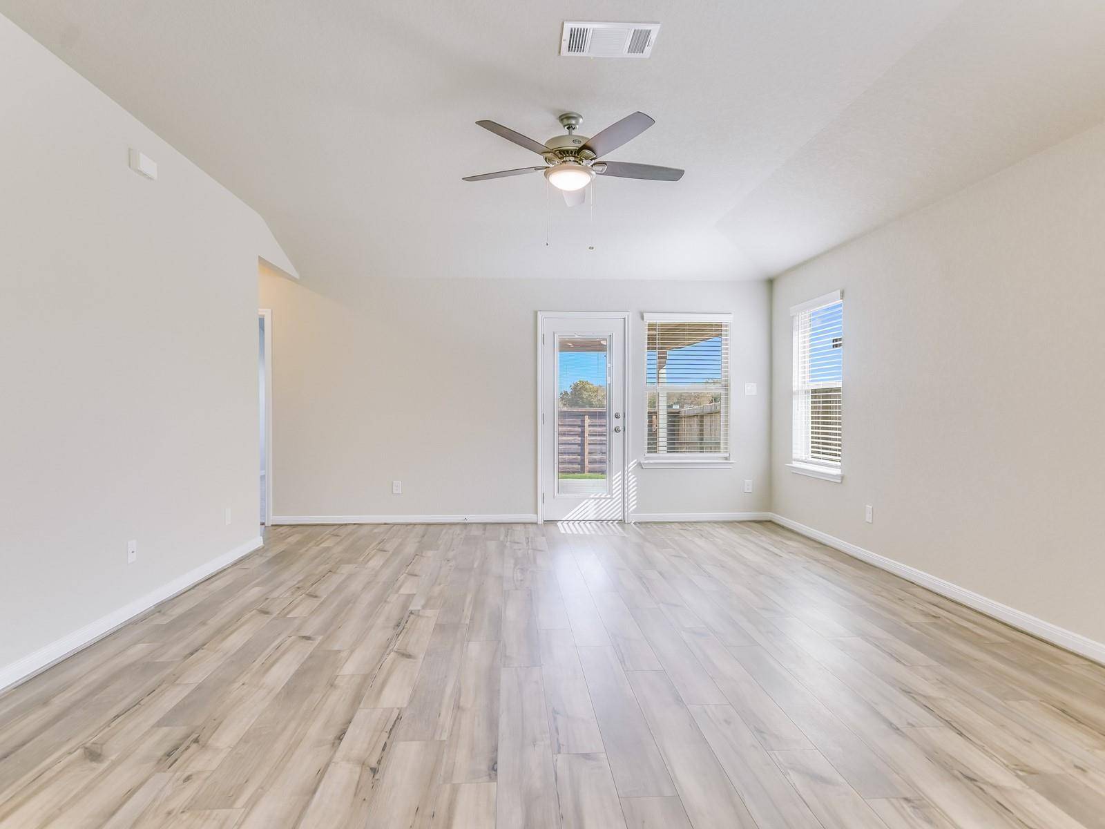 124 Sleep HOLW, Jarrell, TX 76537