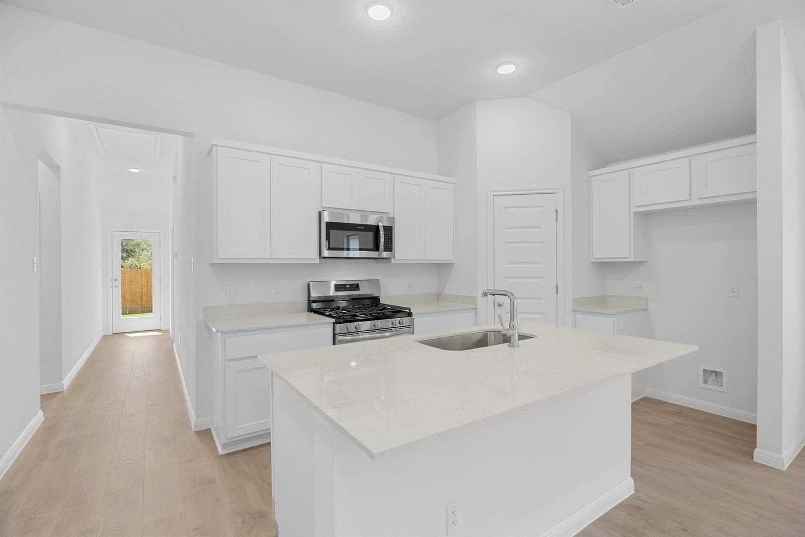 211 Hornet ST, Elgin, TX 78621
