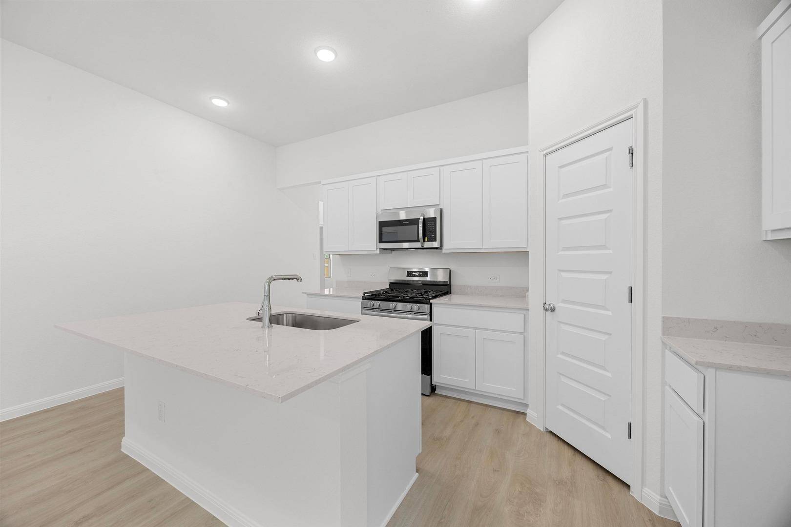 211 Hornet ST, Elgin, TX 78621