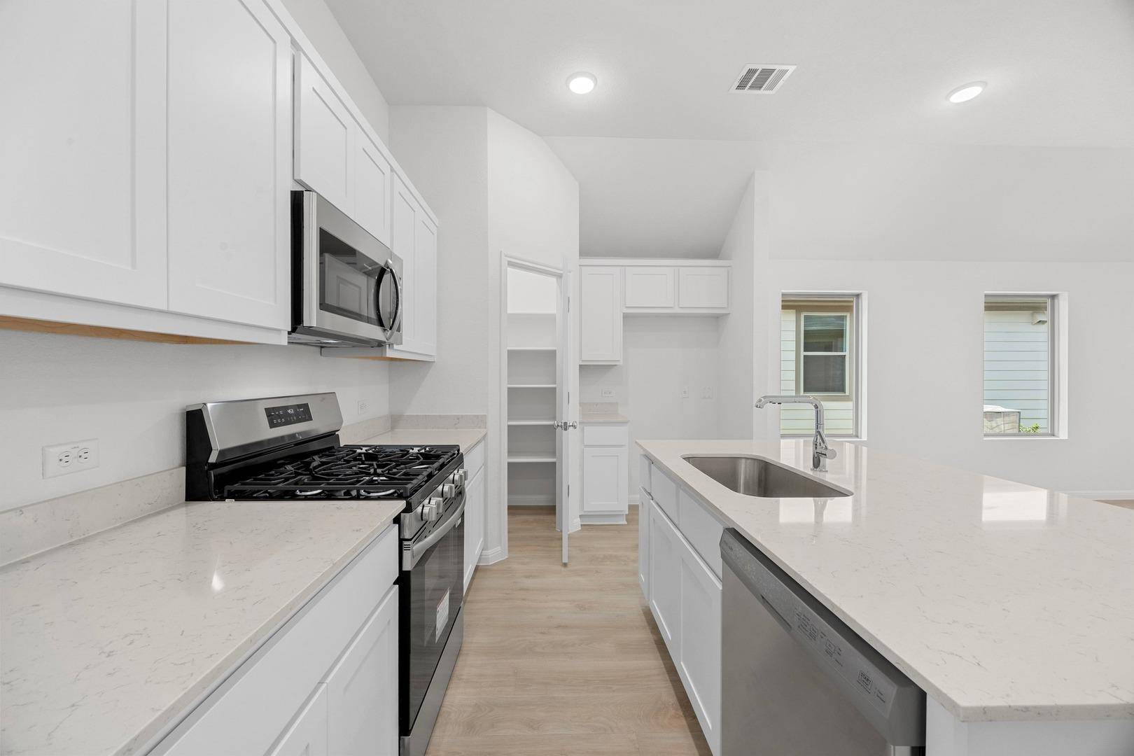 211 Hornet ST, Elgin, TX 78621