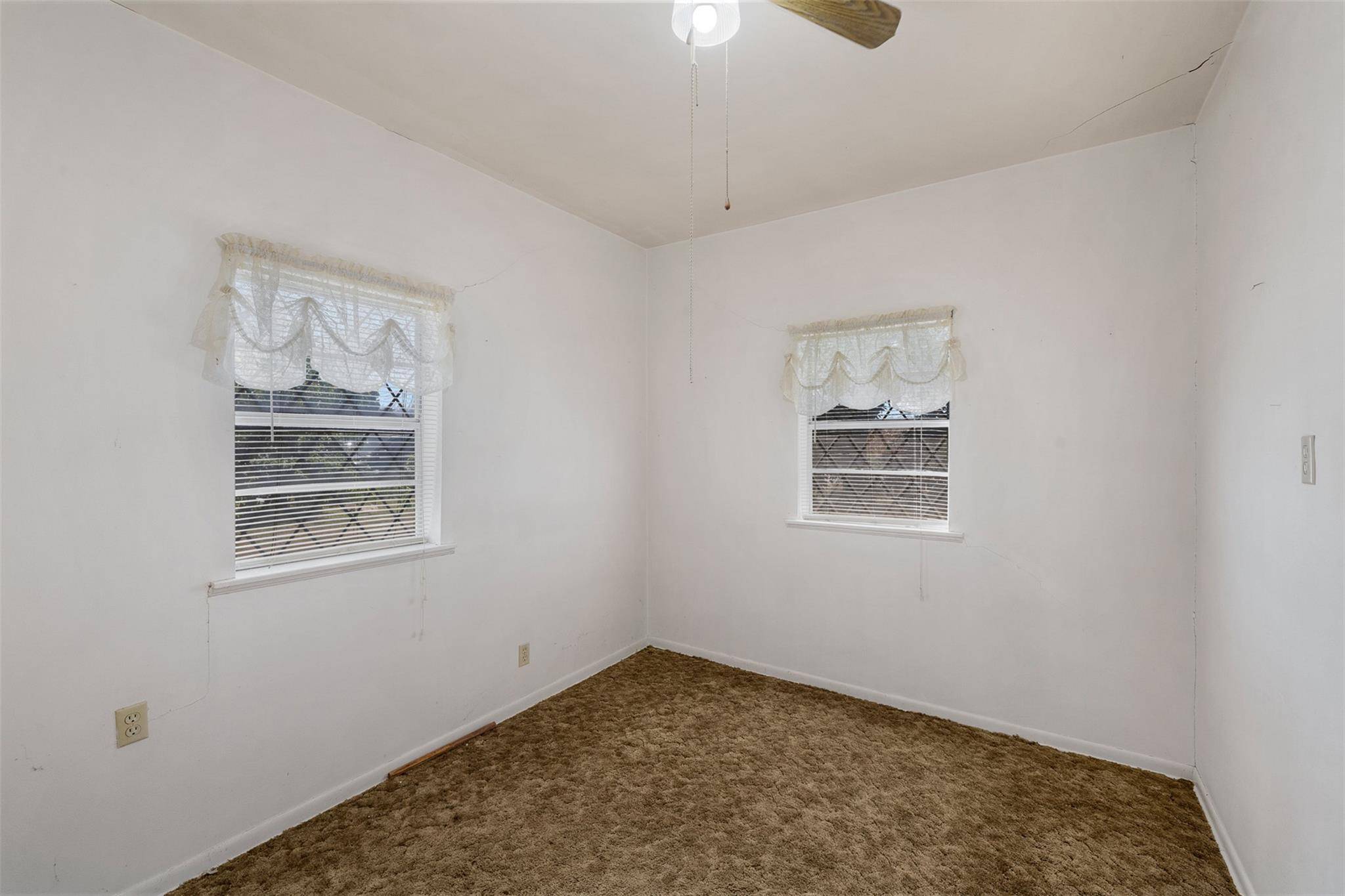 604 N 3rd ST, Thorndale, TX 76577