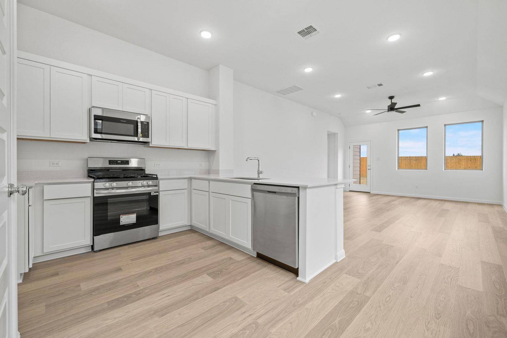181 Hornet ST, Elgin, TX 78621