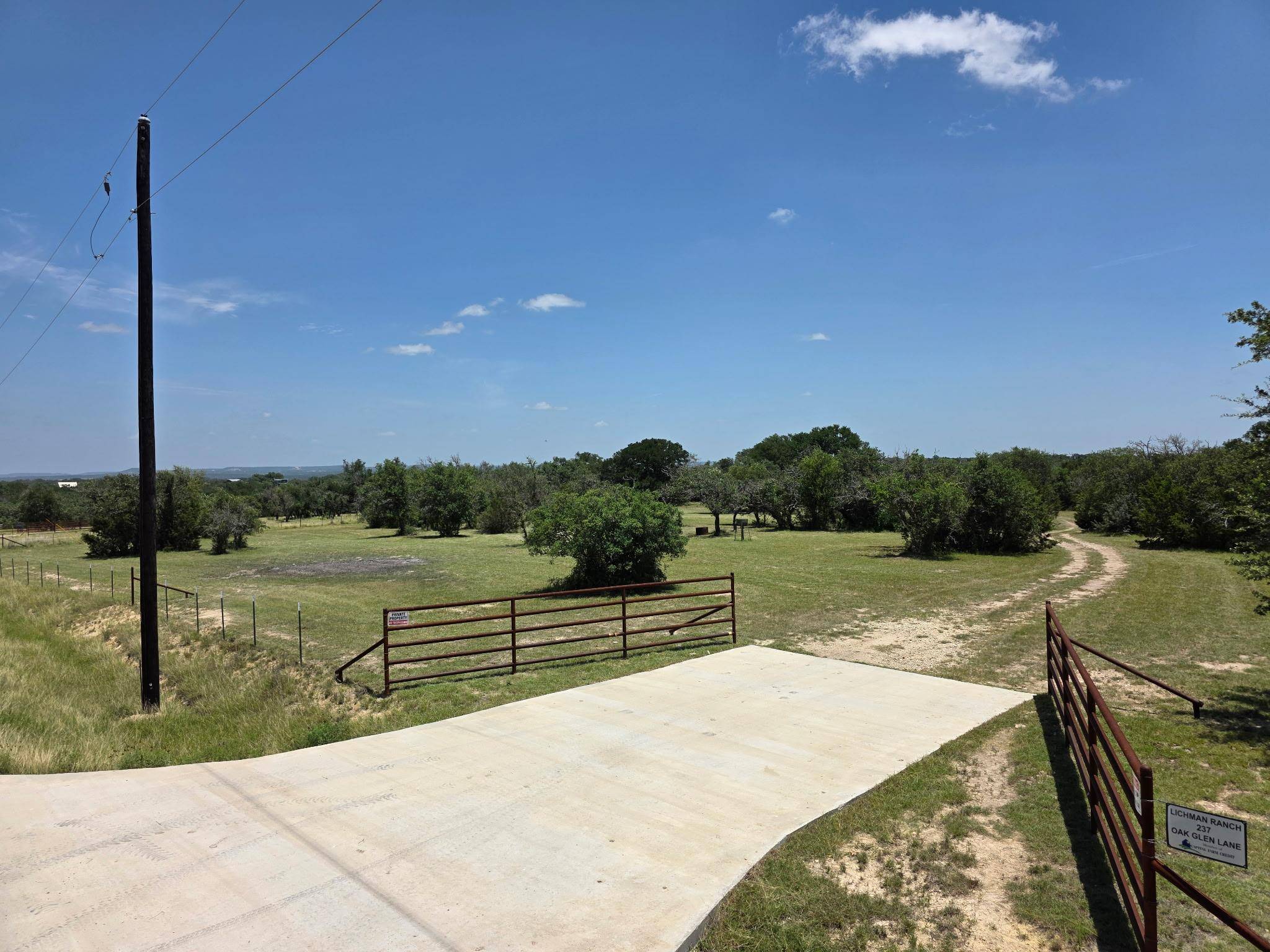 237 Oak Glen LN, Briggs, TX 78608