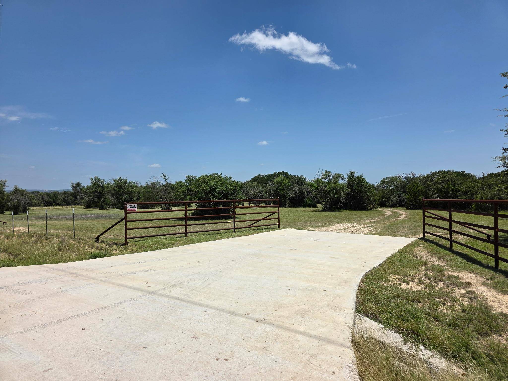 237 Oak Glen LN, Briggs, TX 78608